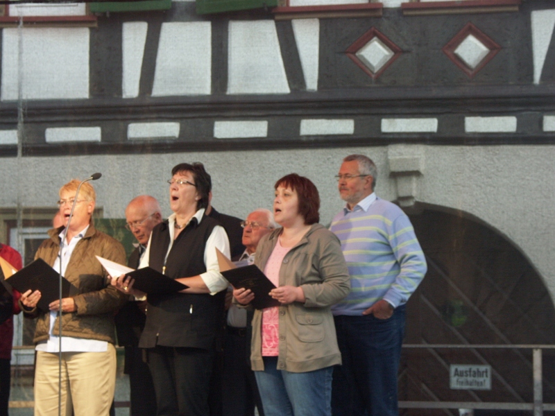 07.06.2009: Chor beim Maifest in Zwingenberg